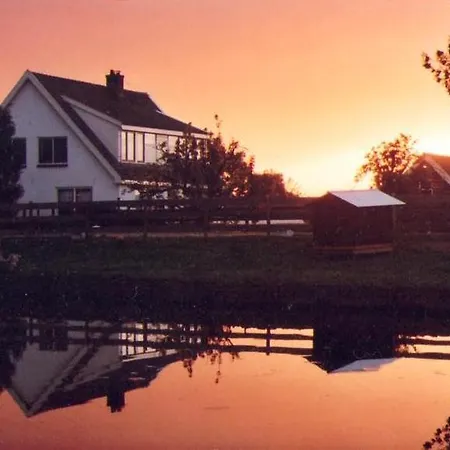 The Waverly House Bed and breakfast